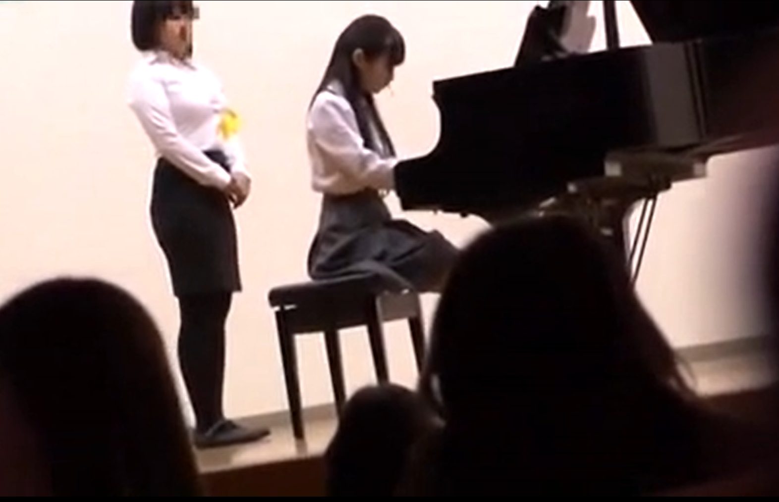 【※中出しレイプ※】ピアノ演奏会で色白美少女JKを犯す！舞台の陰に連れ込み無理やり中出し…！
